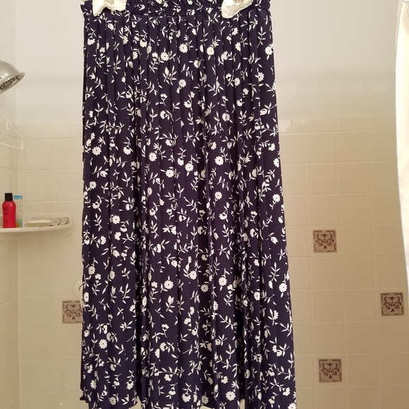 Navy and white pleated skirt. - Picture 1 of 4